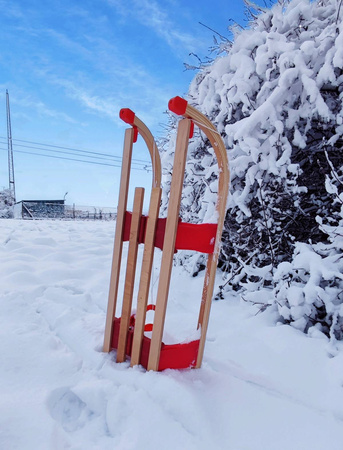 Luge d'enfant en bois laqué écologique ROUGE