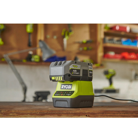 Chargeur RYOBI RC18120 18V ONE+™ 2,0 A – compact et rapide