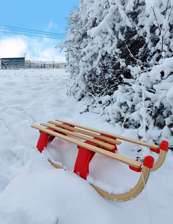 Luge d'enfant en bois laqué écologique ROUGE